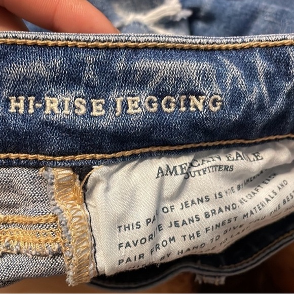 American Eagle Outfitters Women's Blue Distressed Jeans - Picture 6 of 6